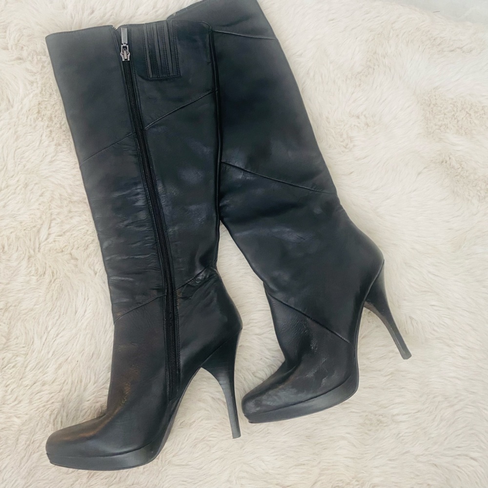 Pair of beautiful comfortable black boots size 7.